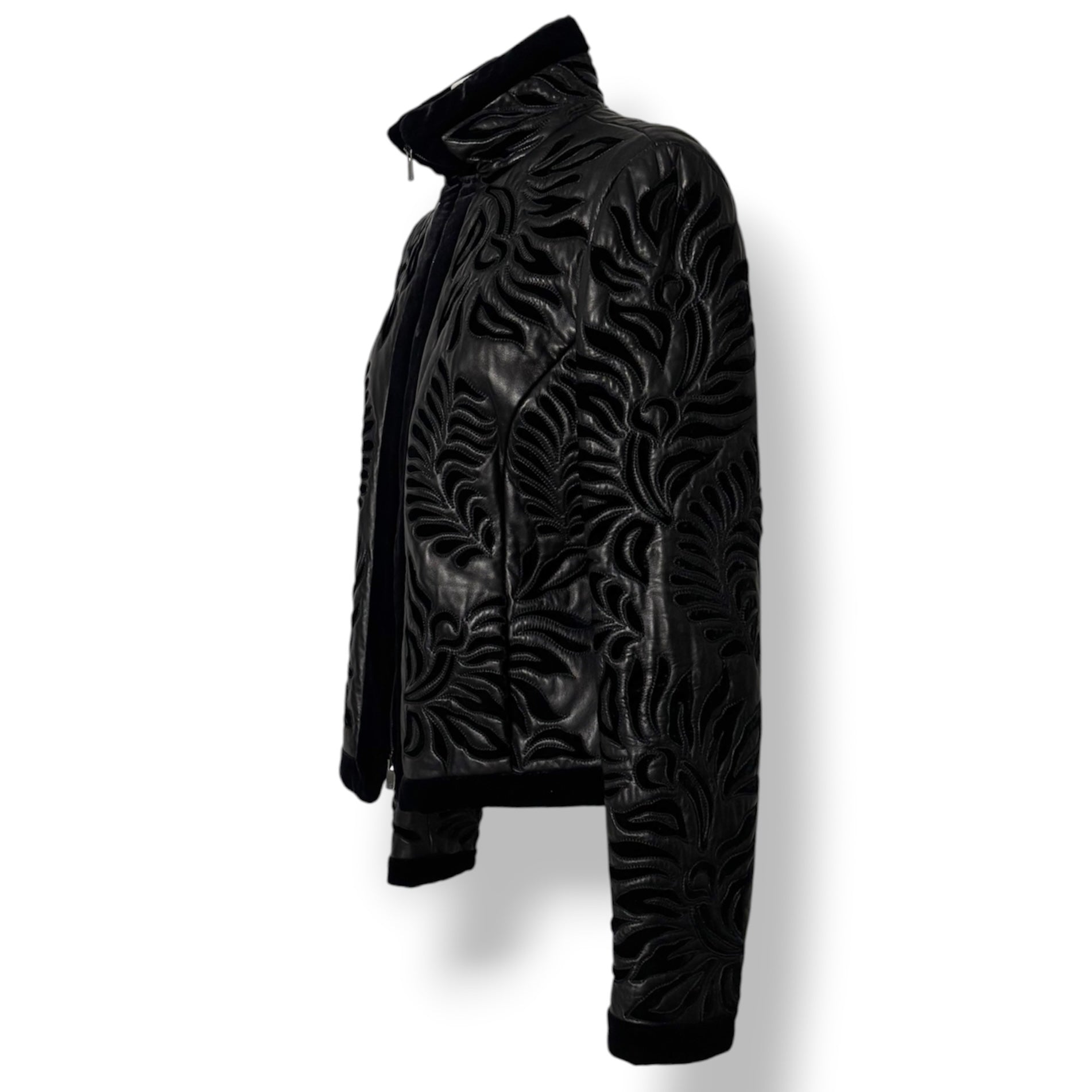 Chaqueta de Piel Negra con Calados Láser y Detalles de Terciopelo – Armani Collezioni