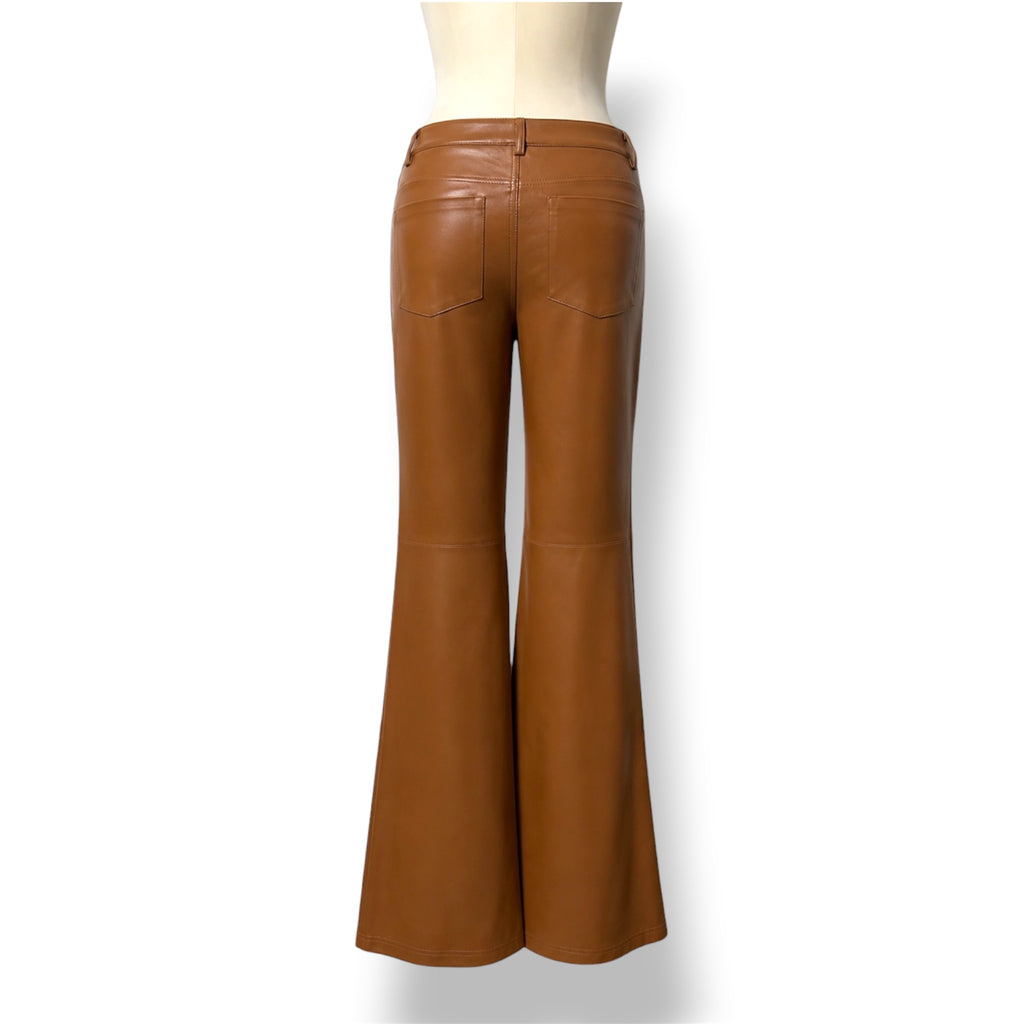 Pantalones Acampanados de cuero sintético de Alice + Olivia