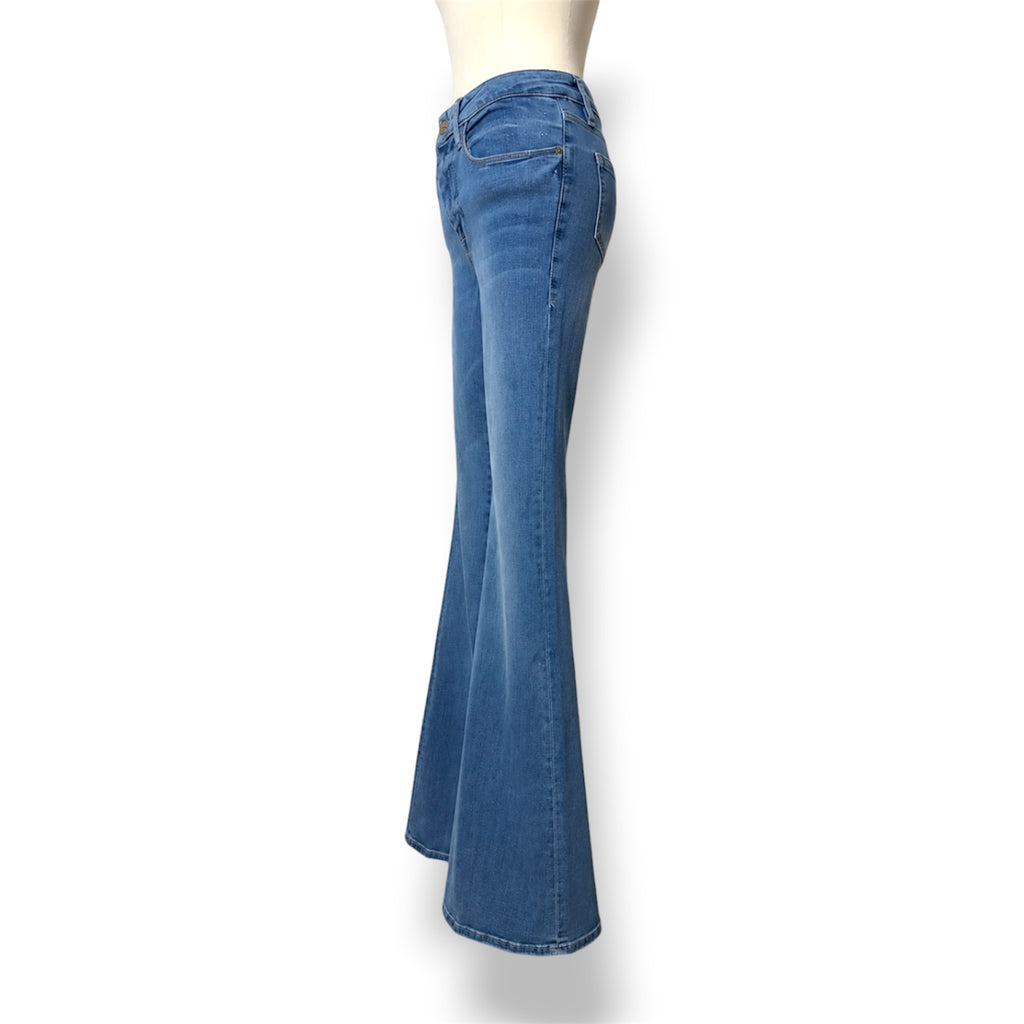 Jeans Flare de Tiro Alto de Frame – El Estilo Setentero que Estiliza tu Figura