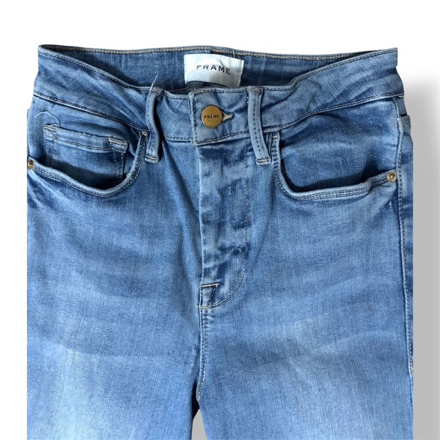 Jeans Flare de Tiro Alto de Frame – El Estilo Setentero que Estiliza tu Figura