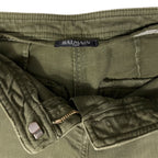 Vaqueros Balmain de Cintura Baja en Verde Caqui: El Nuevo Icono del Lujo Urbano