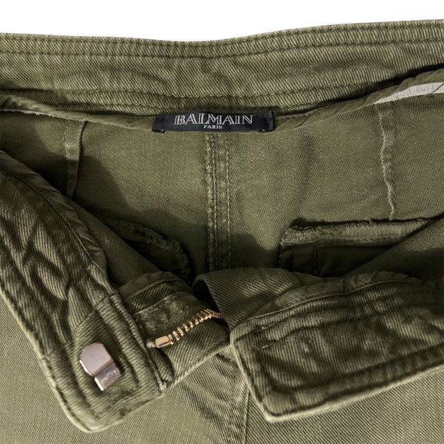 Vaqueros Balmain de Cintura Baja en Verde Caqui: El Nuevo Icono del Lujo Urbano