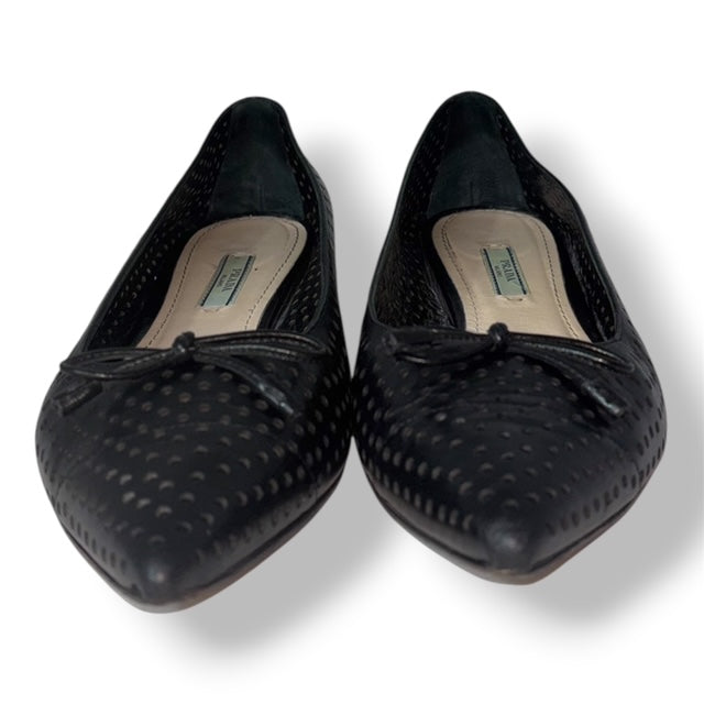 Zapatos Planos Negros Tipo Bailarina Prada Milano Perforados con Lazo