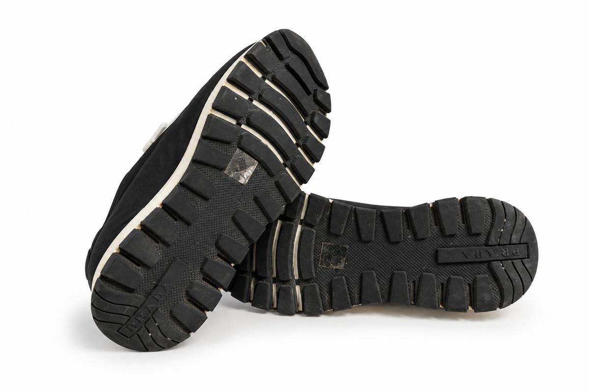 Zapatillas Prada Prax de nailon negro con logo blanco – Talla 39,5