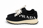 Zapatillas Prada Prax de nailon negro con logo blanco – Talla 39,5